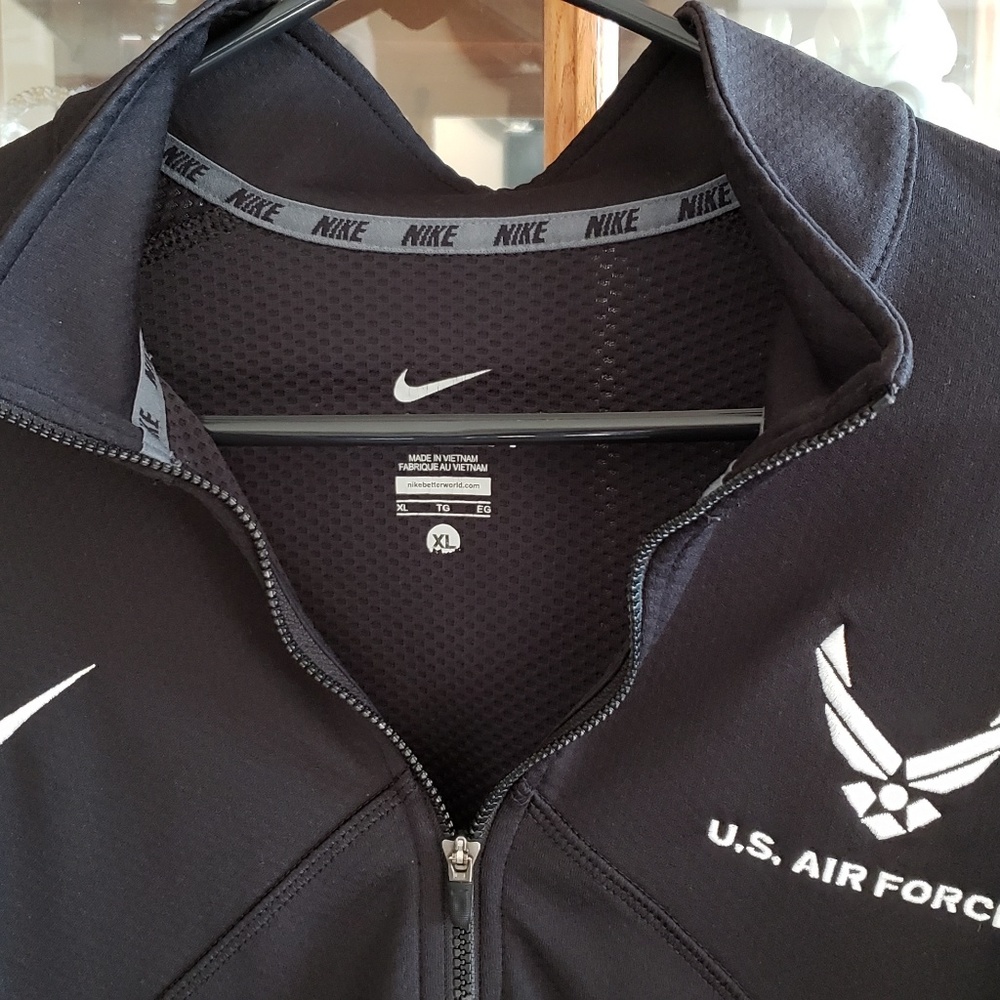 Nike Air Force dry-fit pull-over